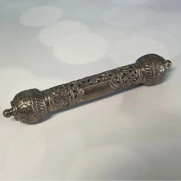 Antique Ornate Scroll Holder – 7” – Unmarked Silver Tone - Picture 4 of 8